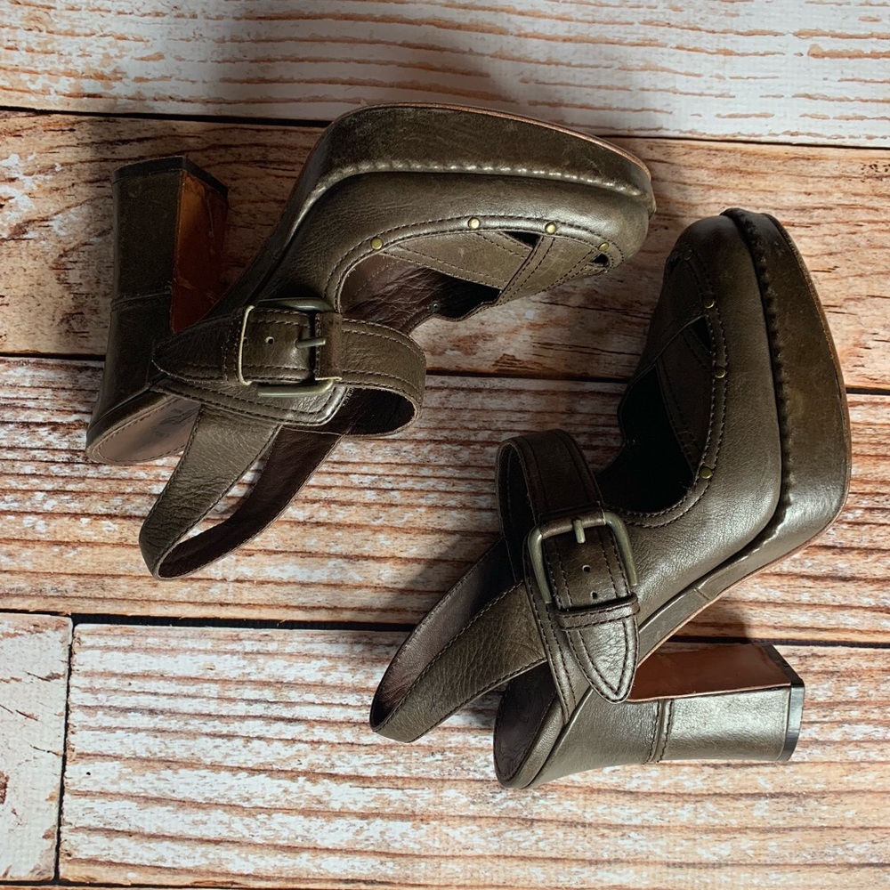 Vintage FRYE Goldie leather platform heels